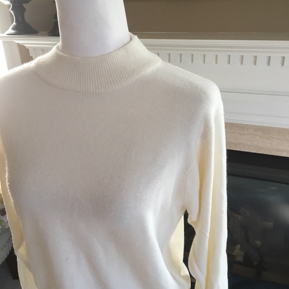 Sag Harbor Long Sleeve Chico Sweater - Size: M - Picture 3 of 7